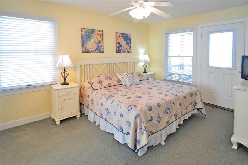 Kill Devil Hills, North Carolina 27948, 7 Bedrooms Bedrooms, ,5 BathroomsBathrooms,Single family - detached,For sale,Virginia Dare Trail,94748