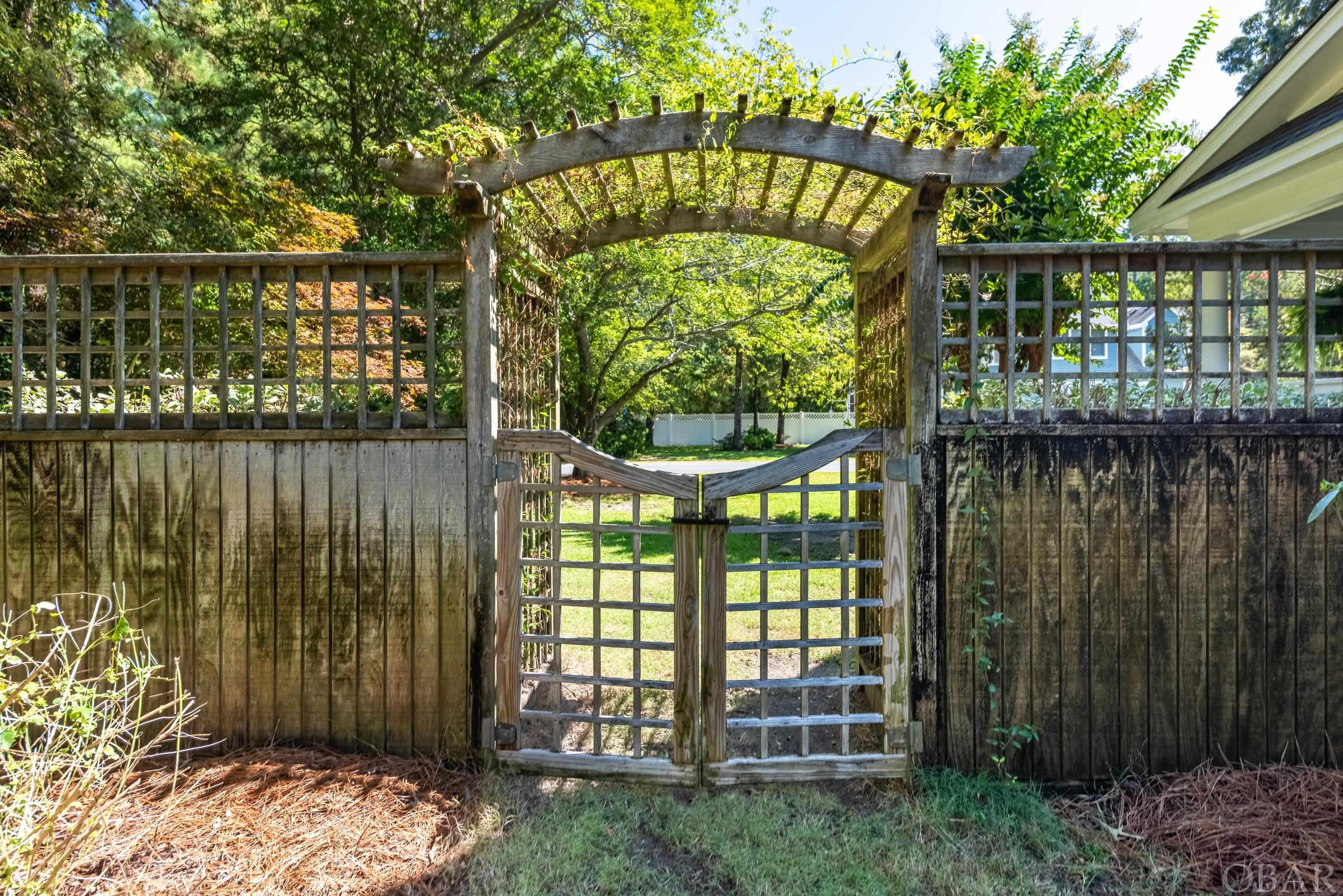 Manteo, North Carolina 27954, 3 Bedrooms Bedrooms, ,4 BathroomsBathrooms,Single family - detached,For sale,Brakewood Road,120466